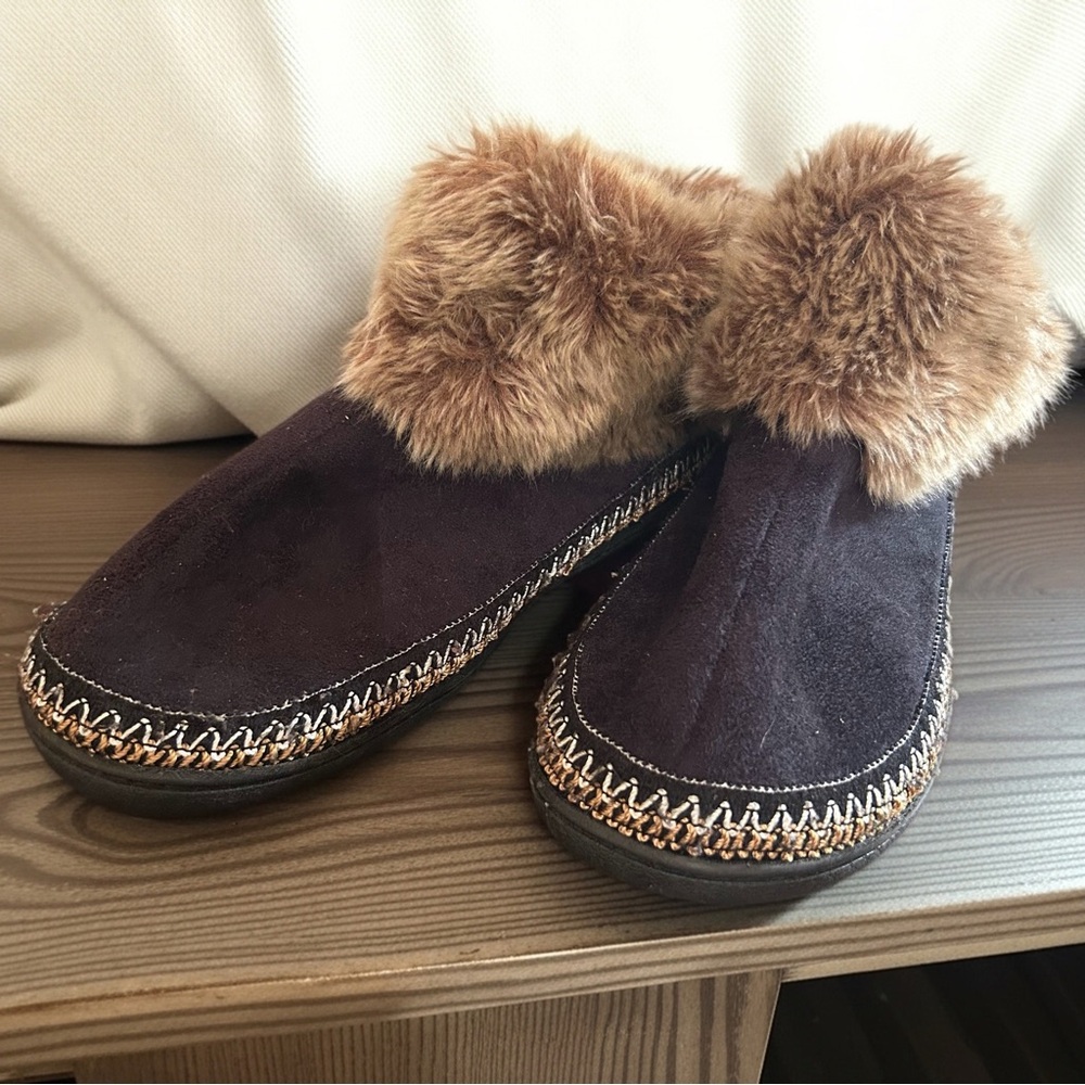 Isotoner Pine Ridge faux fur Cuff Suede Black Embroidery Slipper Boots L 9-10